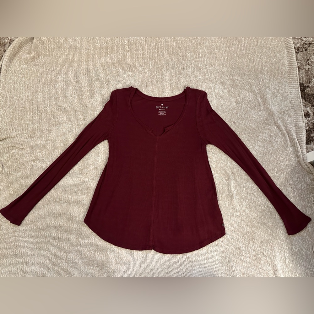 5/$25 AEO Maroon Waffle Knit Long Sleeve V-Neck - Size Small